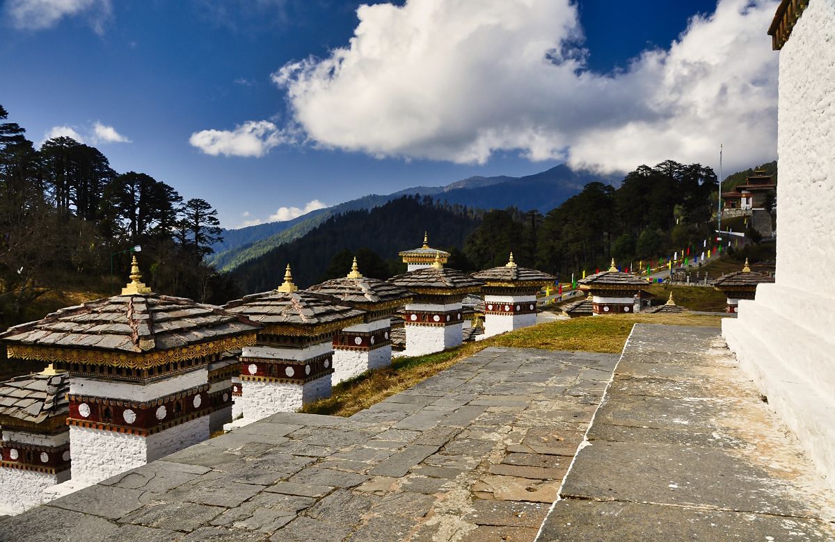 The 108 Druk Wangyal chortens at Dochu La