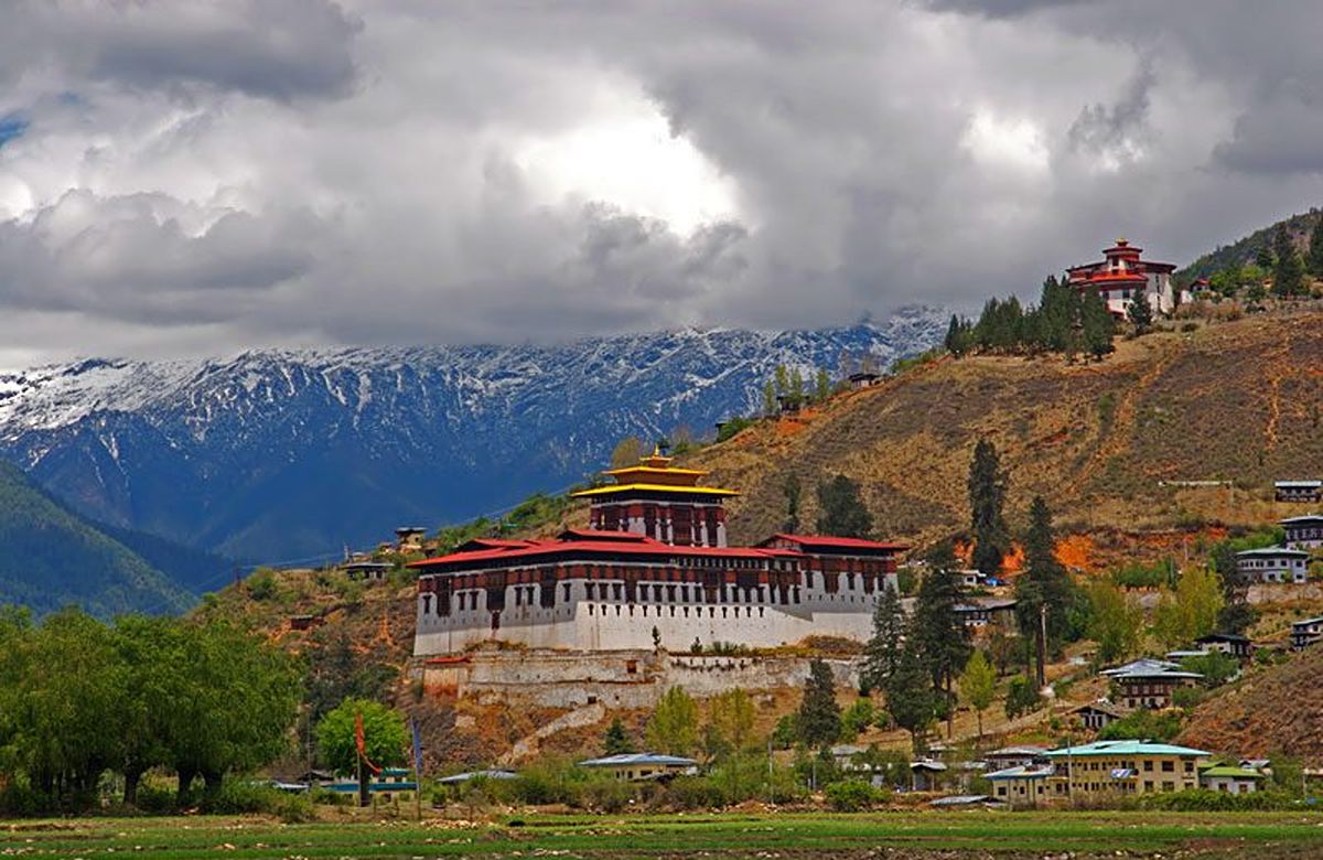 Rinpung Dzong above the Paro Chhu