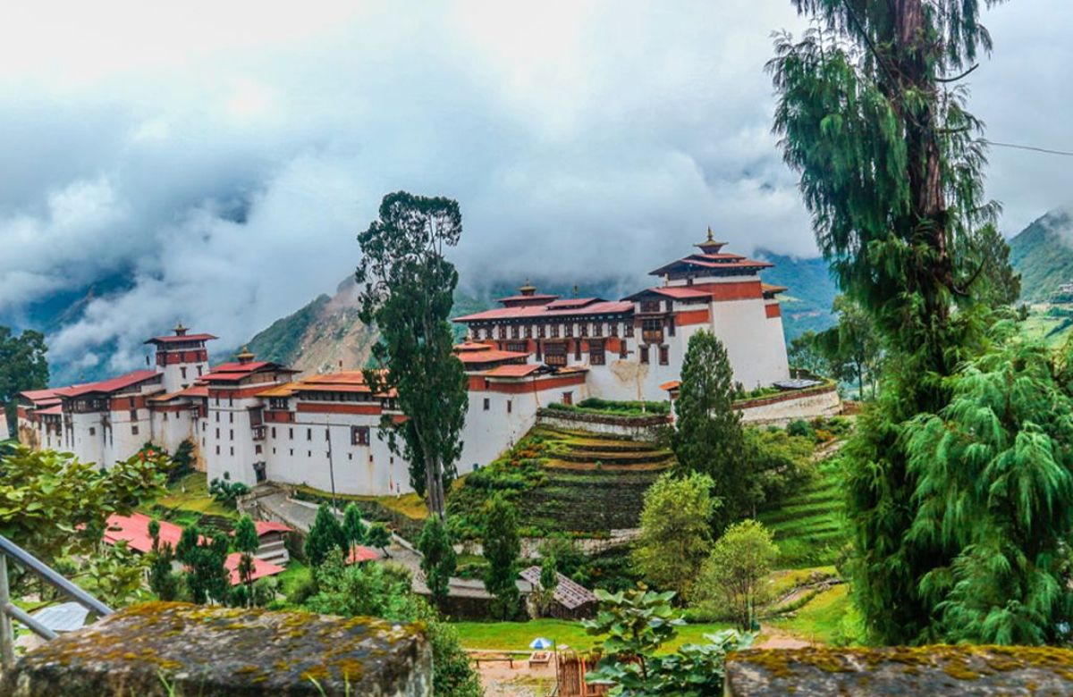 Trongsa Dzong spread along the hillside above the Mangde valley